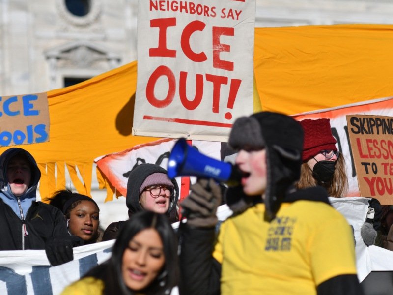 Trump advierte con activar la Ley de Insurrección ante protestas contra redadas migratorias en Minnesota