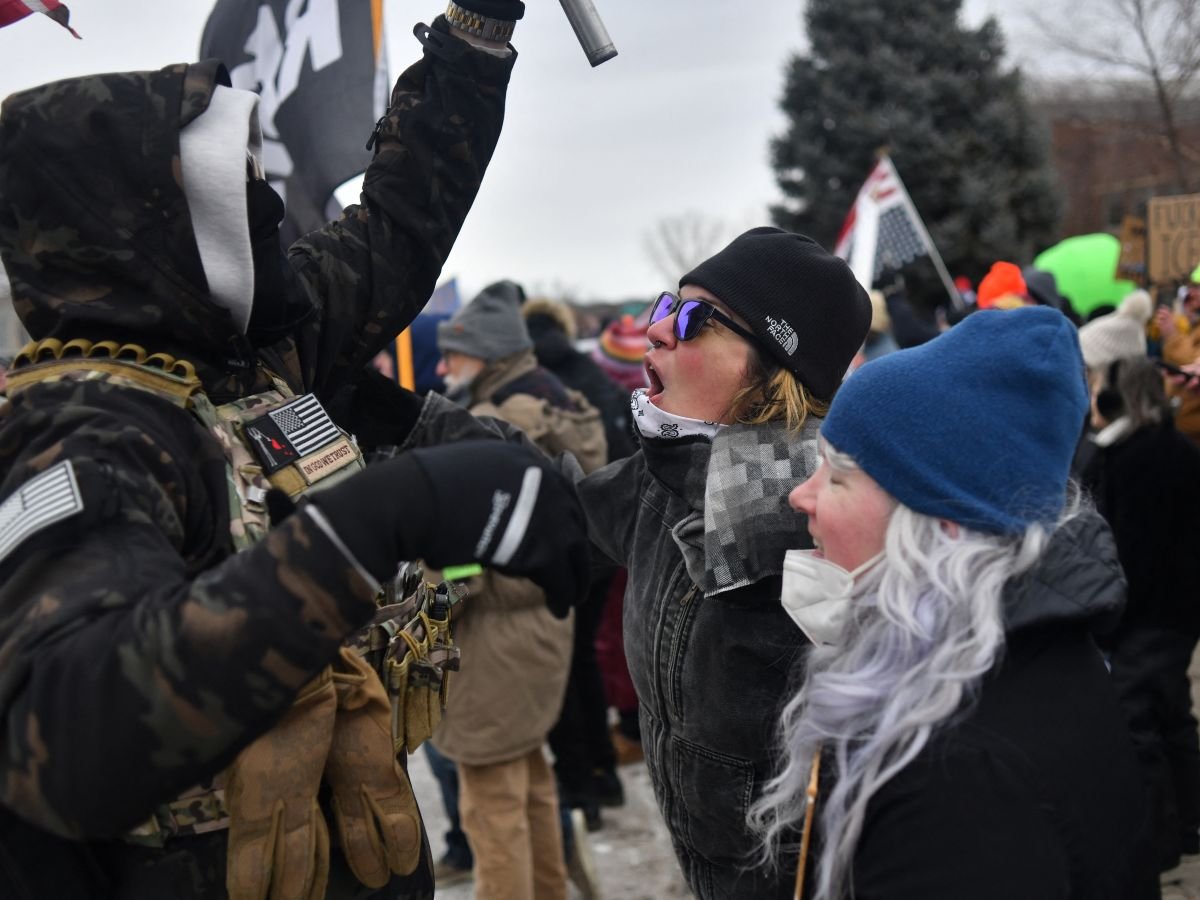 Tensión en Mineápolis: Trump amenaza con despliegue militar ante protestas contra ICE