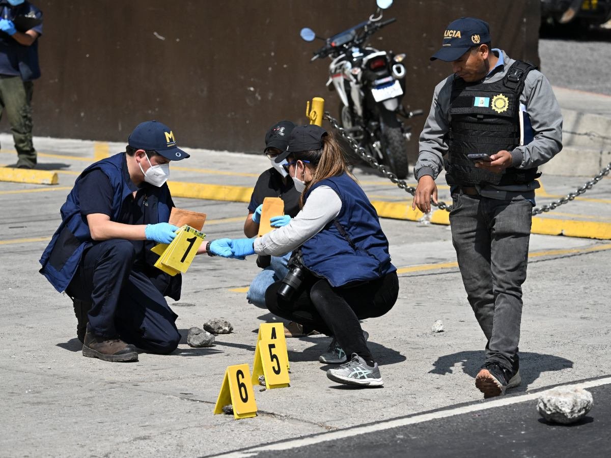 Siete policías asesinados en Guatemala tras motines y toma de rehenes en cárceles