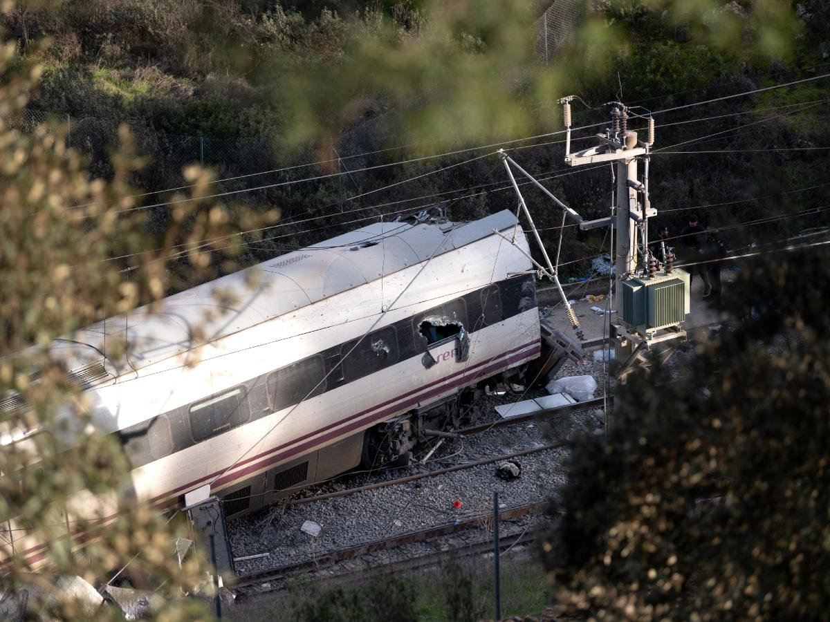 Accidente ferroviario en España deja 40 muertos y más de 120 heridos en Andalucía