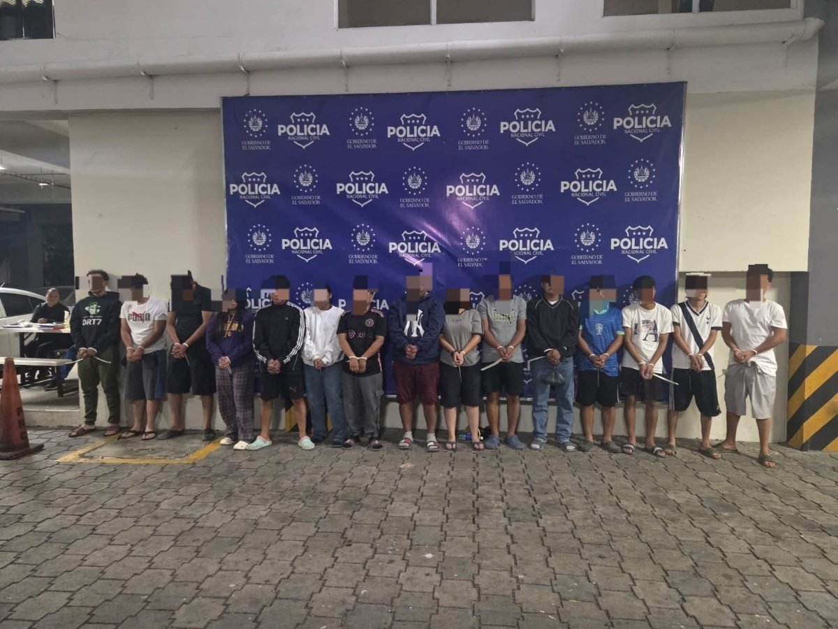 Autoridades capturan a estudiantes y exalumnos vinculados a la estructura La Raza en El Salvador