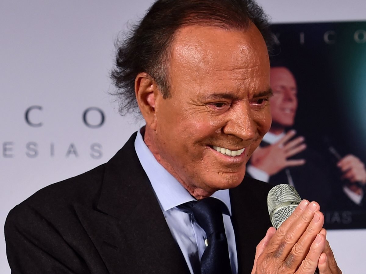 Julio Iglesias solicita cierre de investigación en España por denuncias sexuales