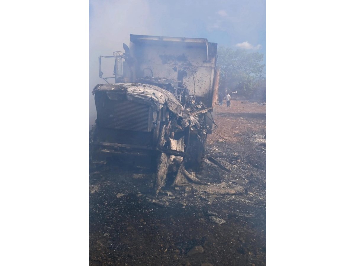 Incendio en Acajutla afecta predio municipal y vehículo recolector de basura