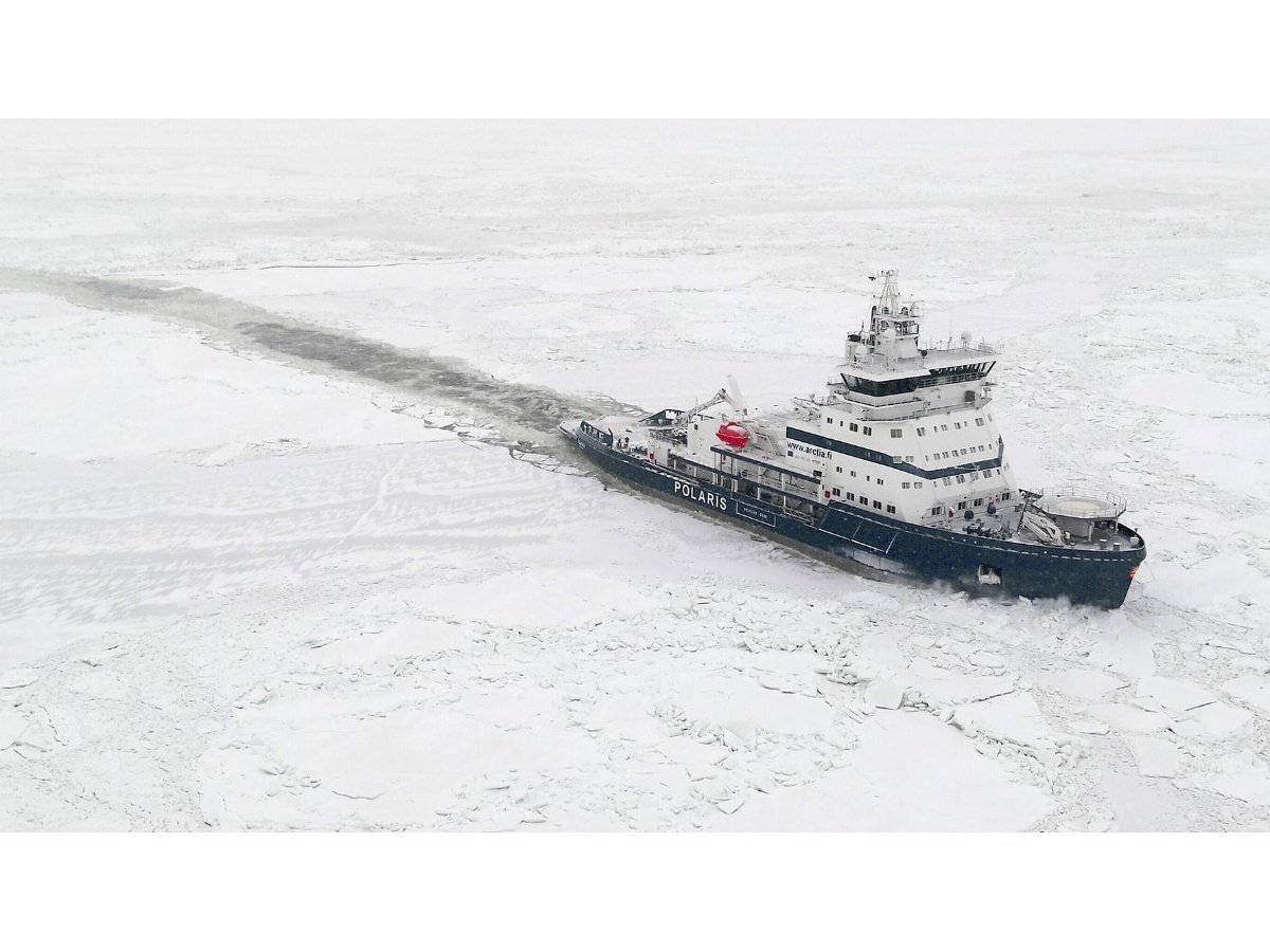 Estados Unidos adquiere rompehielos de Finlandia en contexto de competencia geopolítica ártica