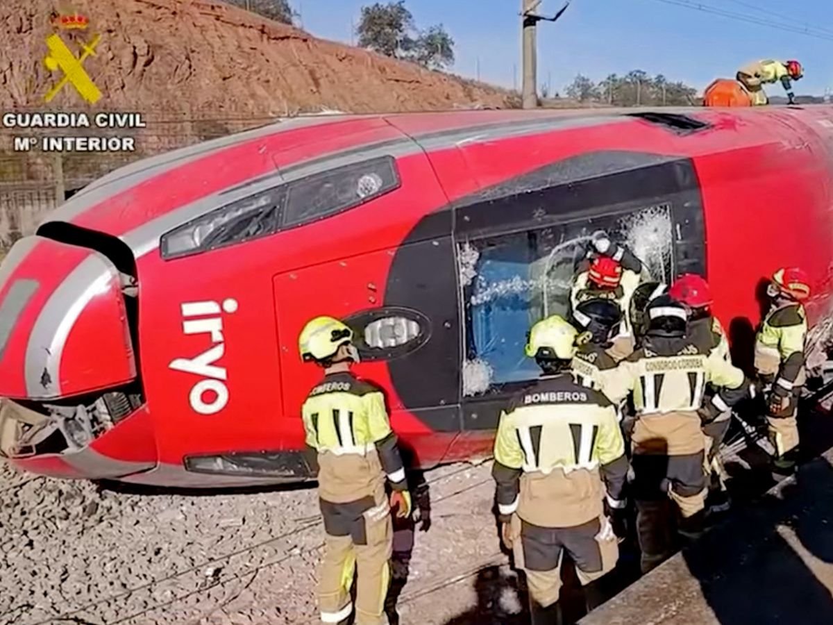 Confirman 43 muertos tras grave accidente ferroviario en Adamuz, España