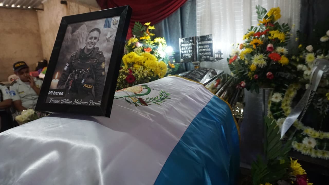 Jutiapa despide a tres agentes de la PNC víctimas de ataques vinculados a motines en cárceles