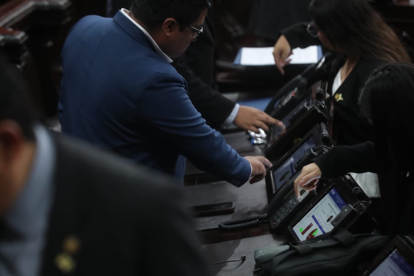 Congreso aprueba apoyo económico hasta Q300 mil para familias de agentes de la PNC fallecidos en ataques del Barrio 18