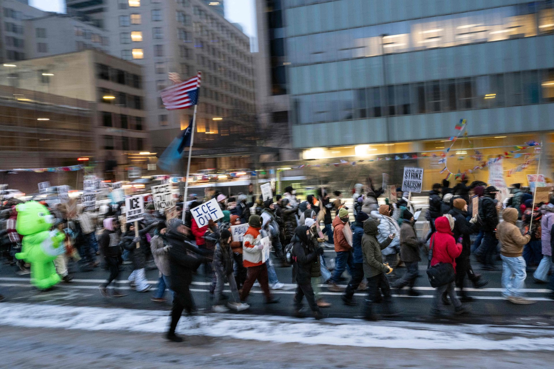 Minnesota enfrenta citaciones, investigaciones y protestas tras incidentes con agentes del ICE