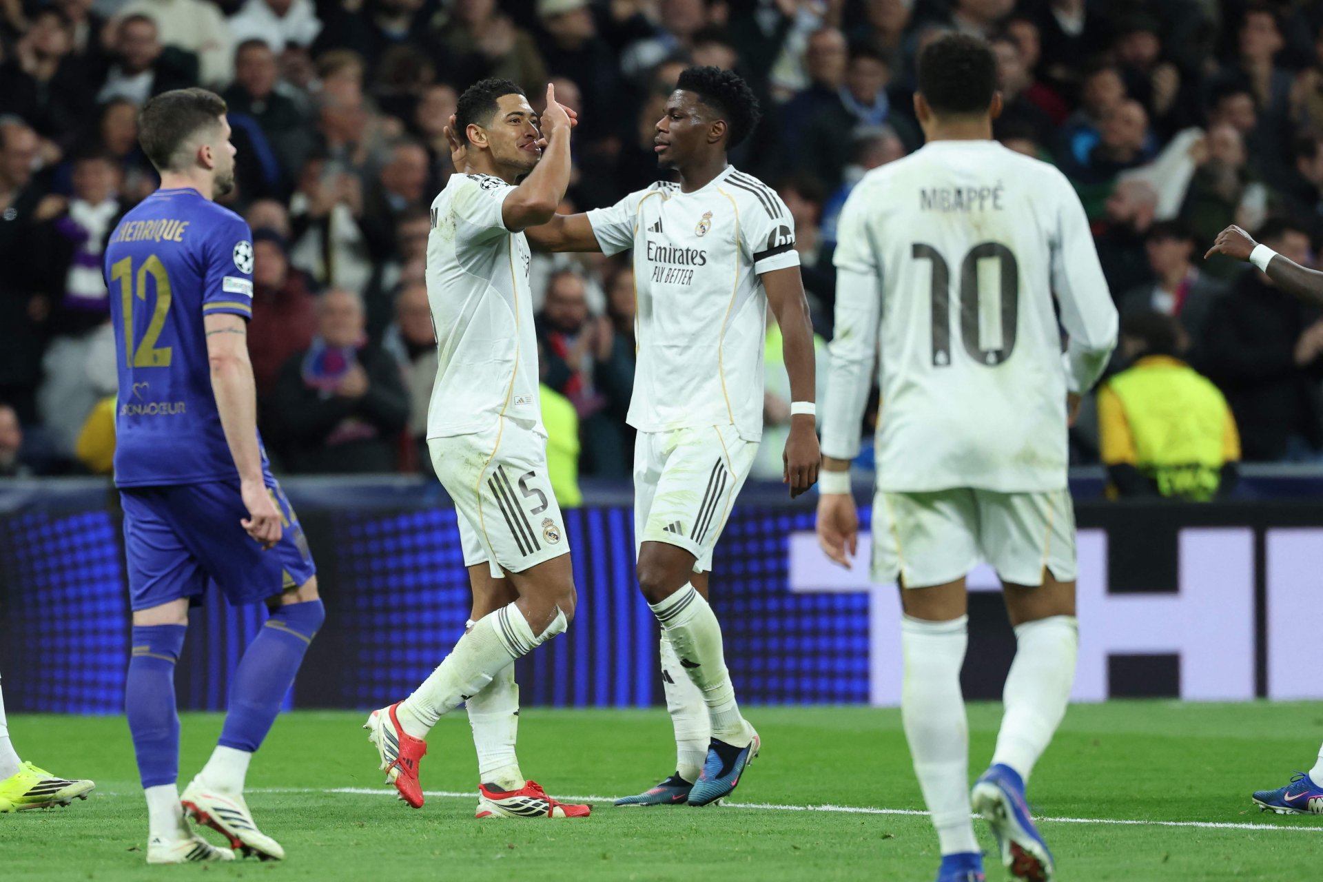 Jude Bellingham responde a críticas con gesto en celebración tras goleada del Real Madrid