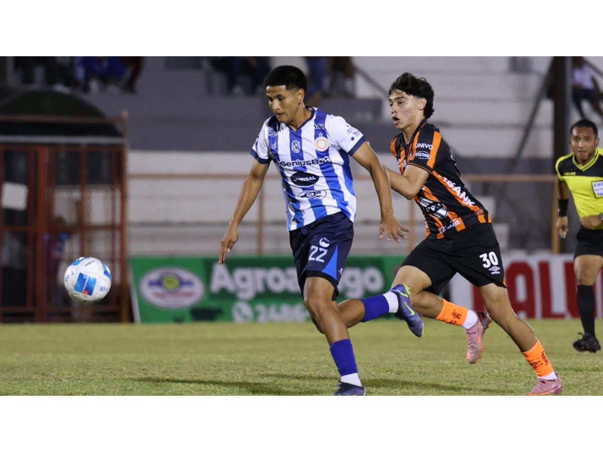 Isidro Metapán domina y golea 4-2 al Águila en el estadio Calero Suárez