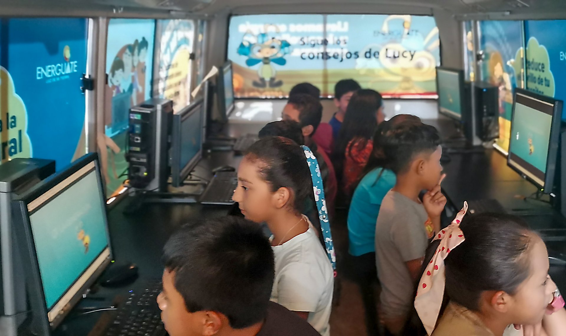LucyMóvil cierra 2025 conectando a más de 25,500 niños en comunidades rurales de Guatemala