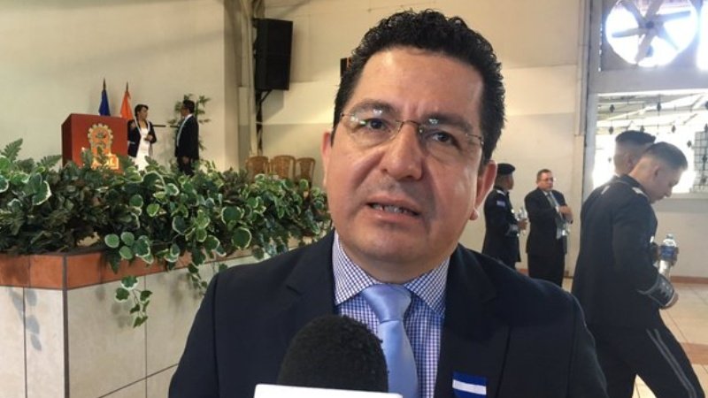 Colegios privados de El Salvador piden inclusión en programas de tecnología y útiles escolares del Gobierno