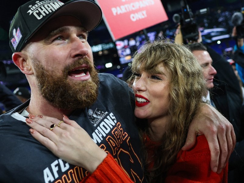 Taylor Swift y Travis Kelce posponen su boda: razones y contexto detrás de la decisión