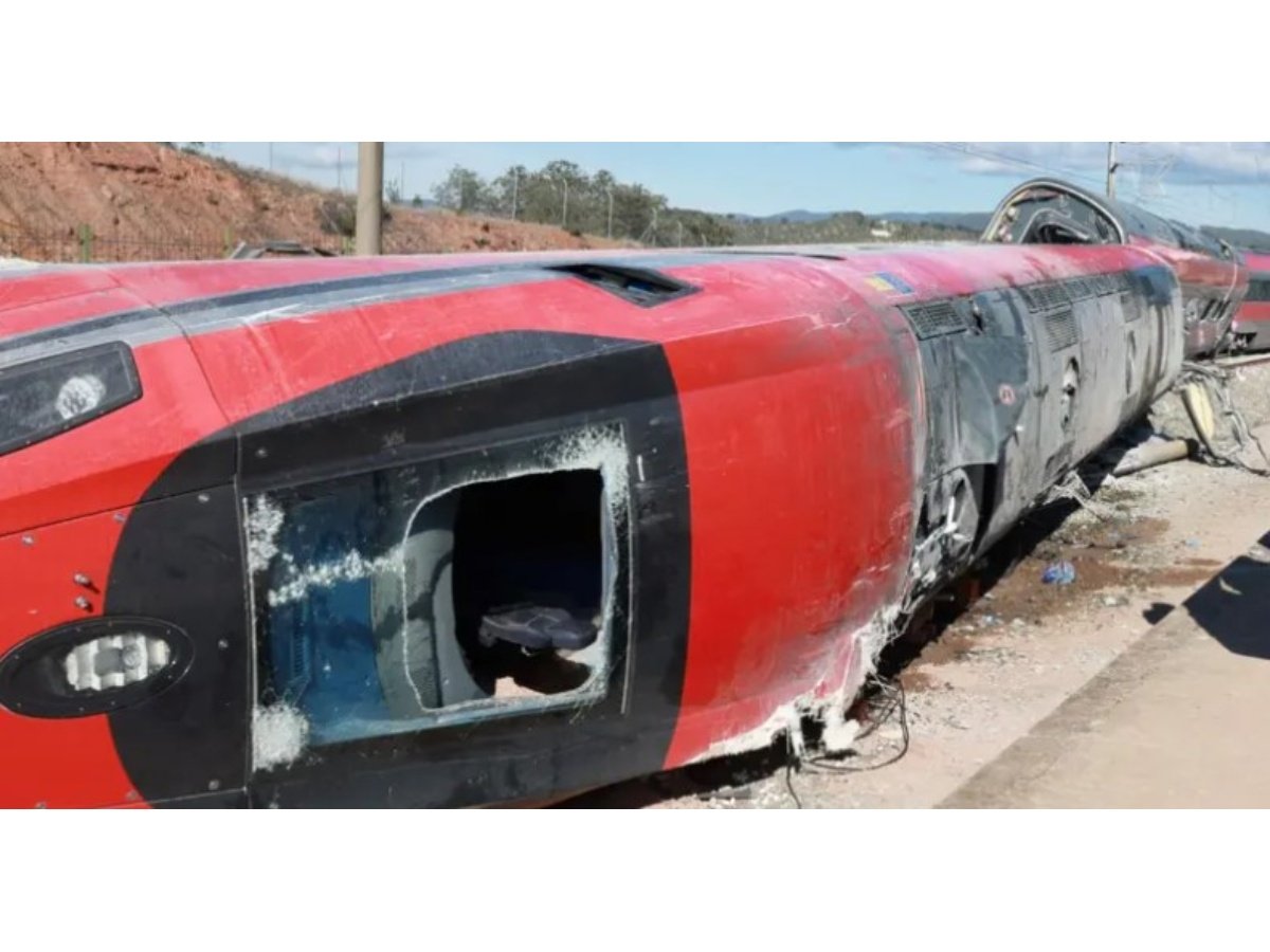 Revelan audios clave de llamadas entre trenes y centro de mando tras accidente que dejó 45 muertos en España