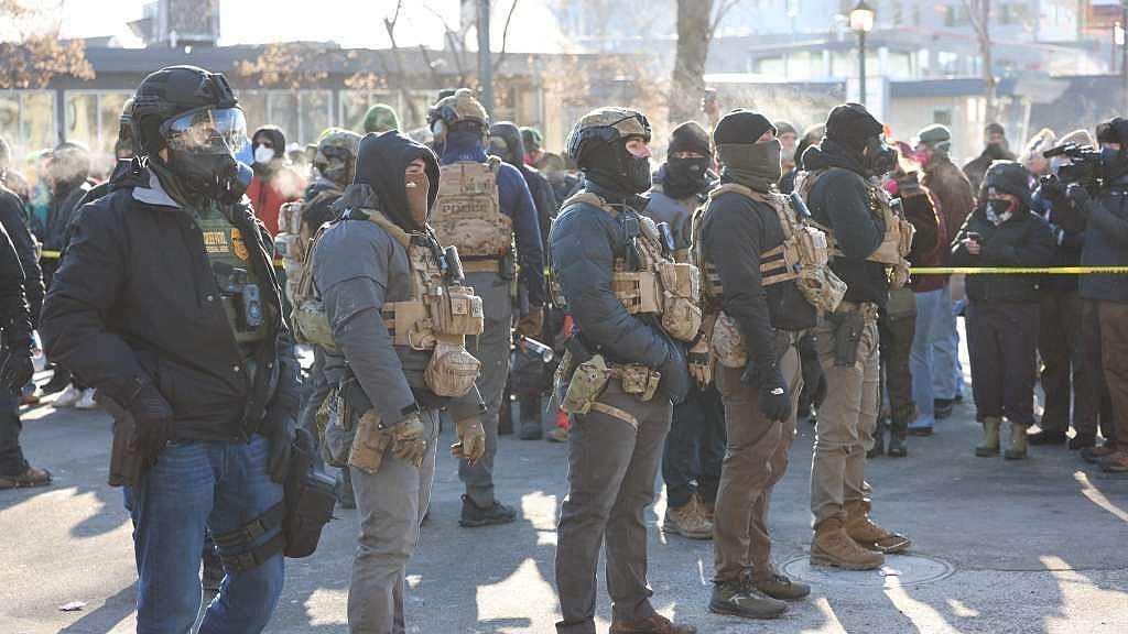 Agente federal dispara y causa muerte durante protestas antimigratorias en Mineápolis