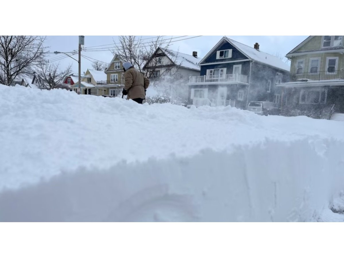 Tormenta invernal histórica paraliza el noreste de EE. UU. y deja casi 700,000 sin electricidad