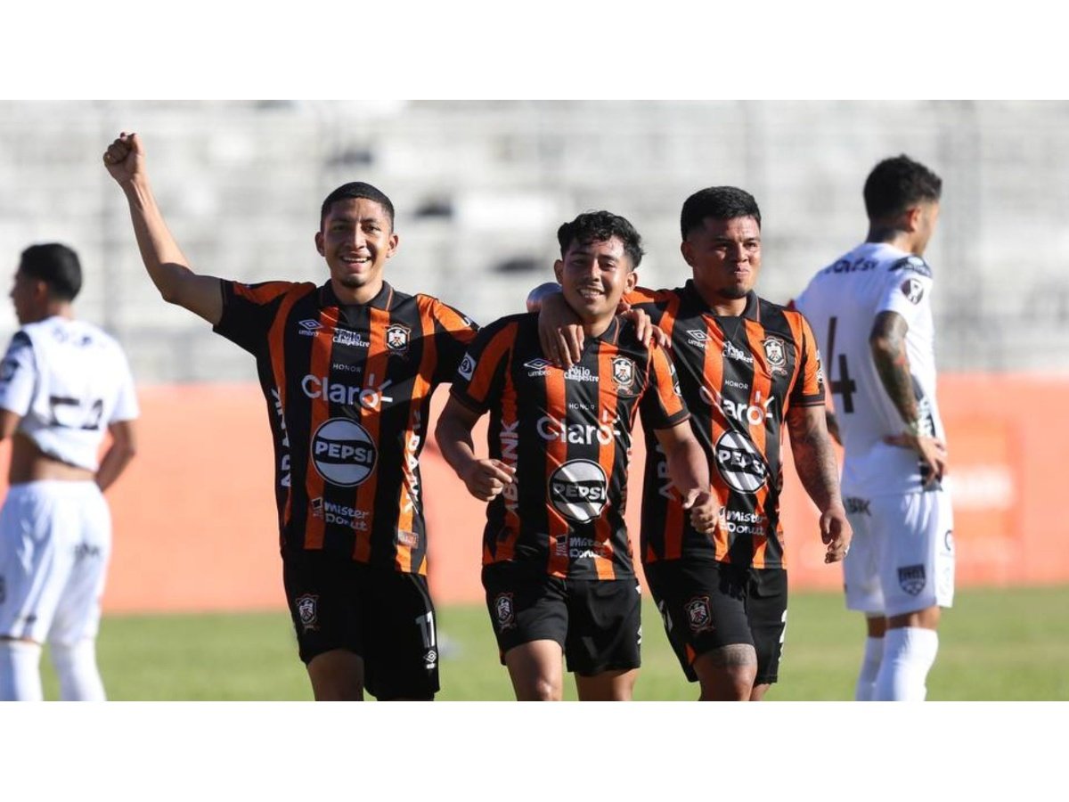 Águila se reivindica con triunfo 3-1 sobre Hércules en el estadio Barraza