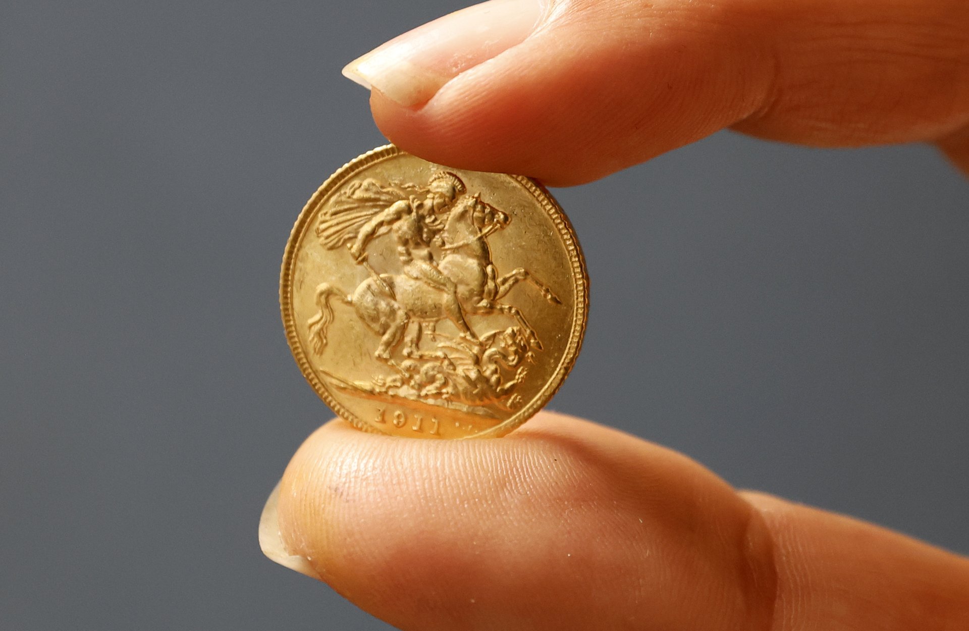 El oro supera los US$5 mil por onza: factores globales y políticas de Trump impulsan récord histórico