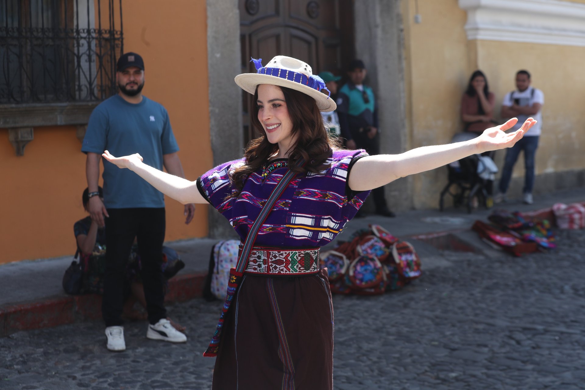 Miss Universo 2025 Fátima Bosch se despide de Guatemala tras emotiva visita