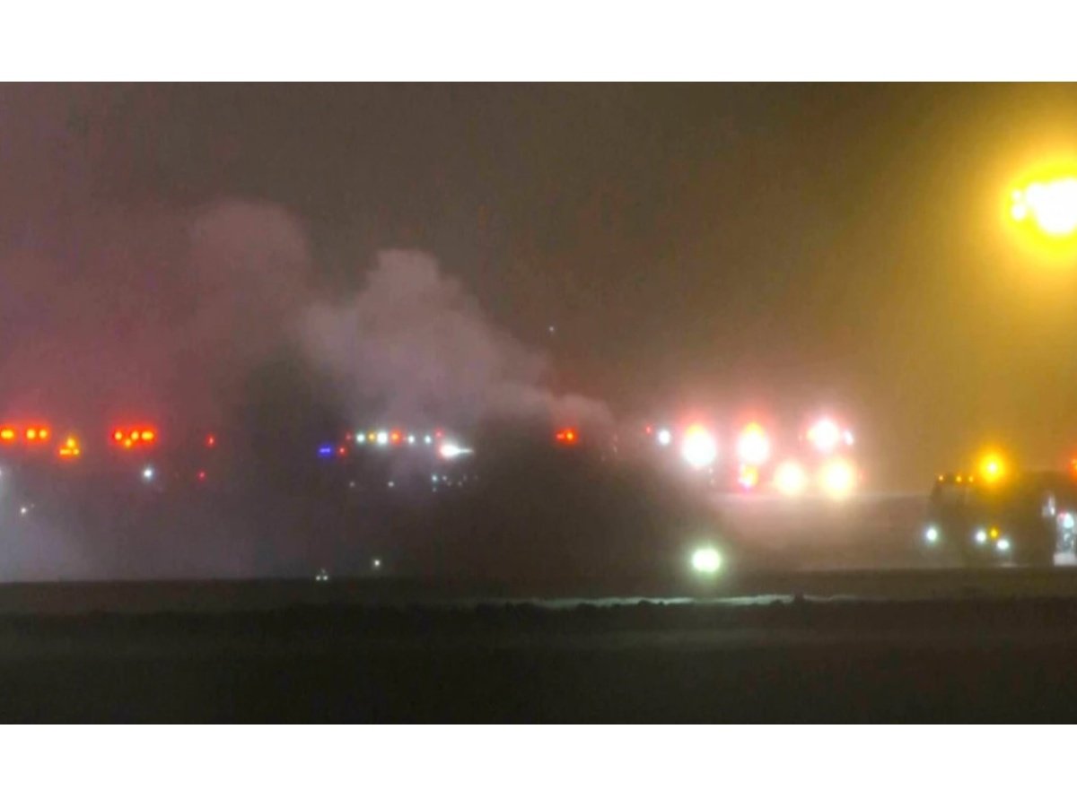 Avión se estrella al despegar en aeropuerto de Bangor, Maine, con ocho personas a bordo
