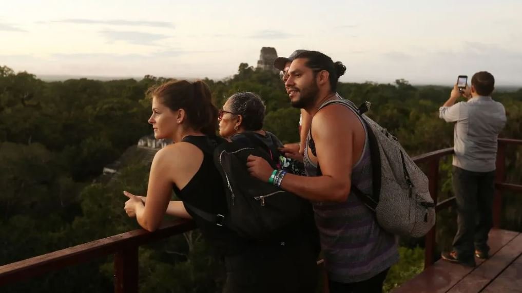 Turismo y restaurantes operan con normalidad pese a estado de sitio en Guatemala