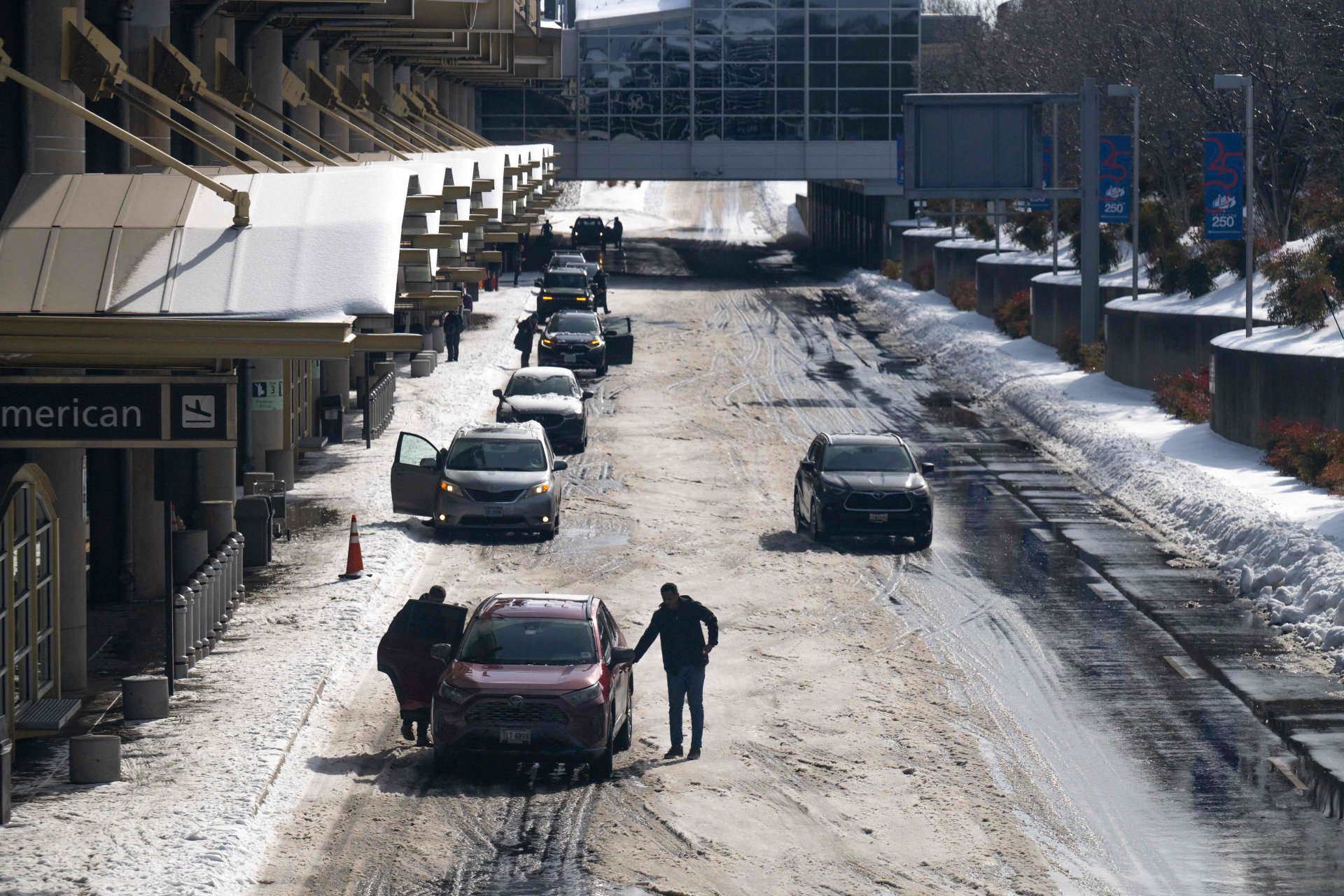 Impacto de la tormenta invernal Fern en carreteras clave de Estados Unidos
