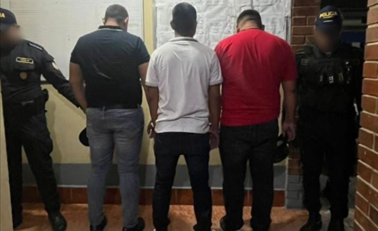 Capturan a tres presuntos atacantes del alcalde de Los Amates, Izabal, tras operativo policial