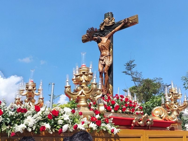 Procesión del Divino Señor del Calvario marca inicio de actividades religiosas en San Salvador