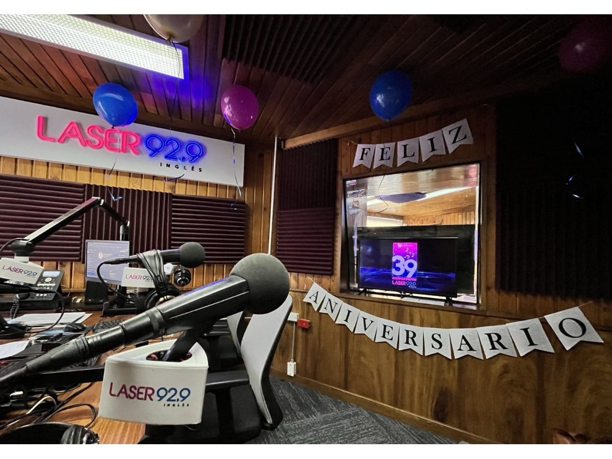 Radio Láser Inglés celebra 39 años consolidando su legado musical en El Salvador