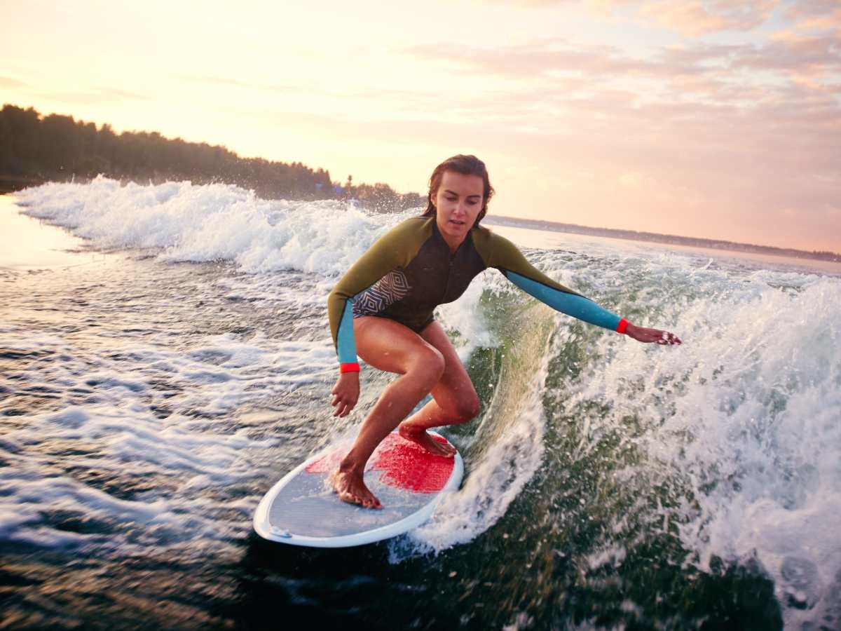 Surf gratis para niños en El Salvador: oportunidad para aprender en El Sunzalito