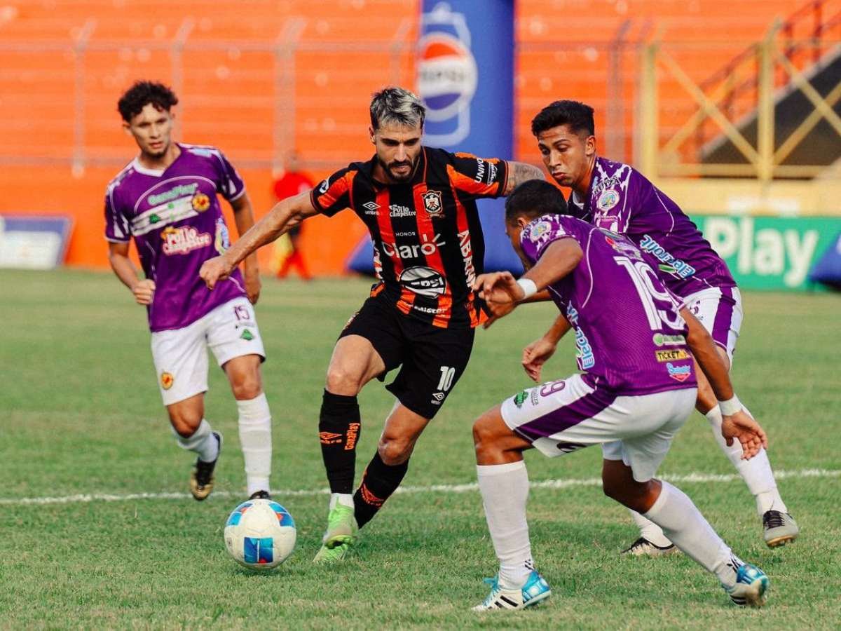 Águila domina y golea 4-1 a Platense en el Juan Francisco Barraza rumbo al clásico nacional