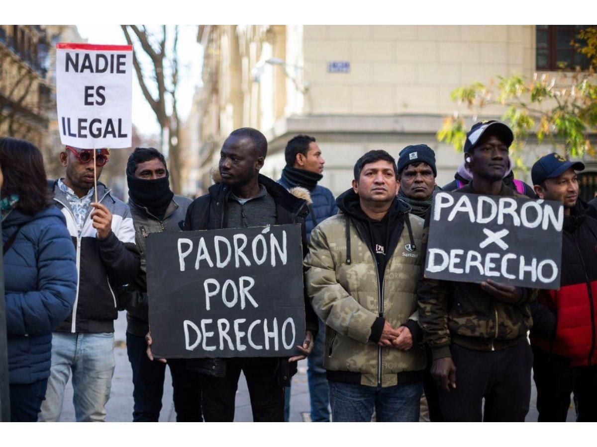 España impulsa un plan histórico para regularizar a más de 500,000 migrantes en situación irregular