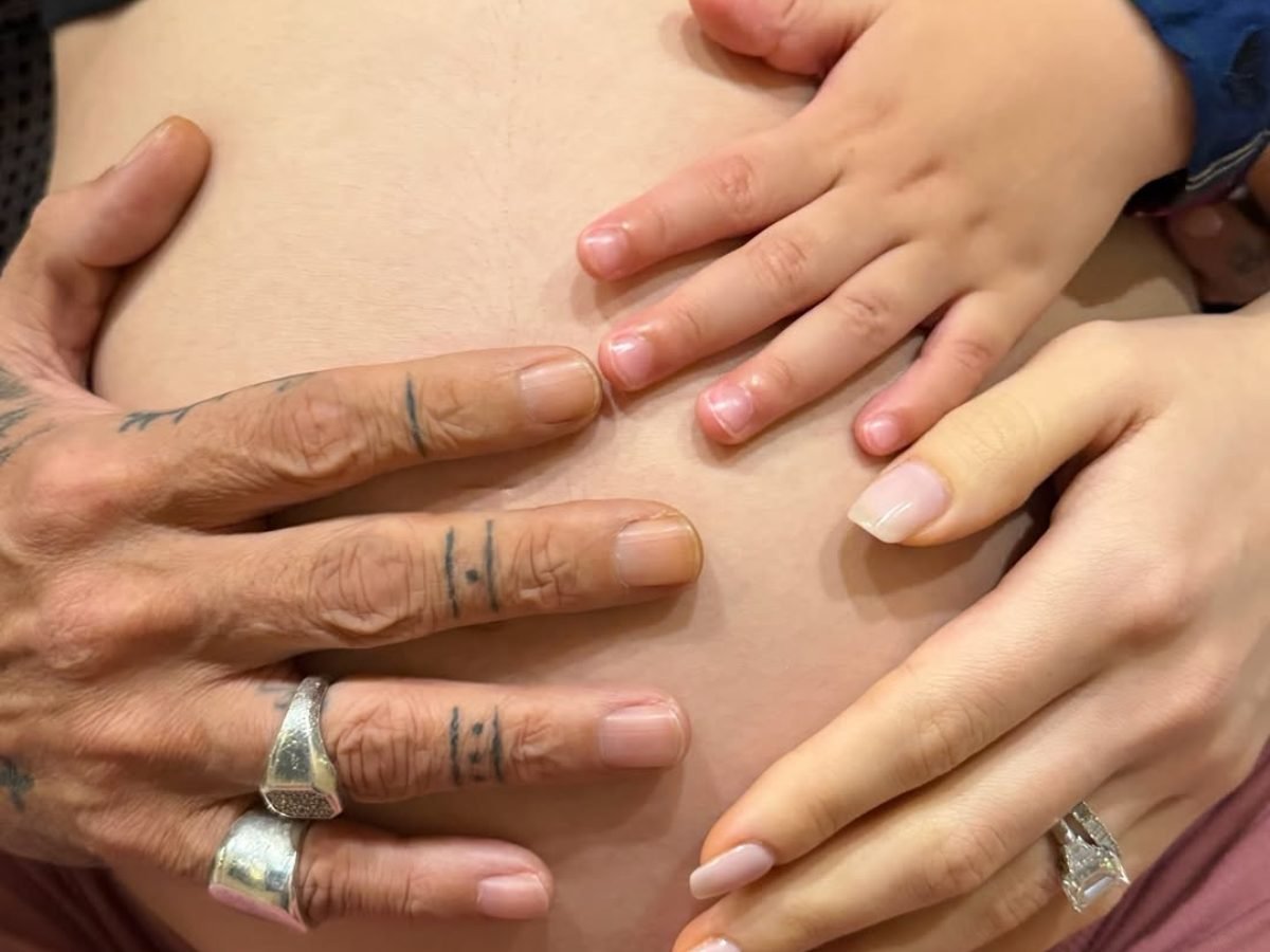 Marc Anthony y Nadia Ferreira anuncian el esperado segundo hijo y celebran su aniversario