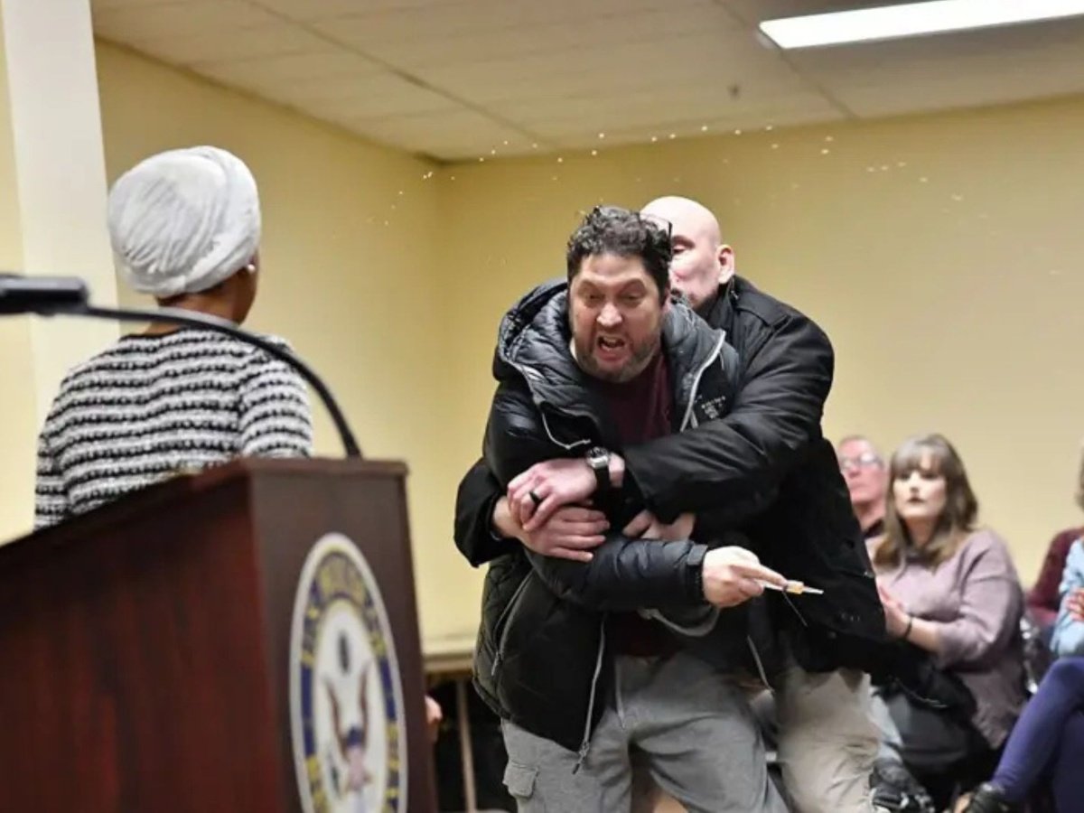 Congresista Ilhan Omar es atacada con sustancia desconocida durante evento en Minneapolis