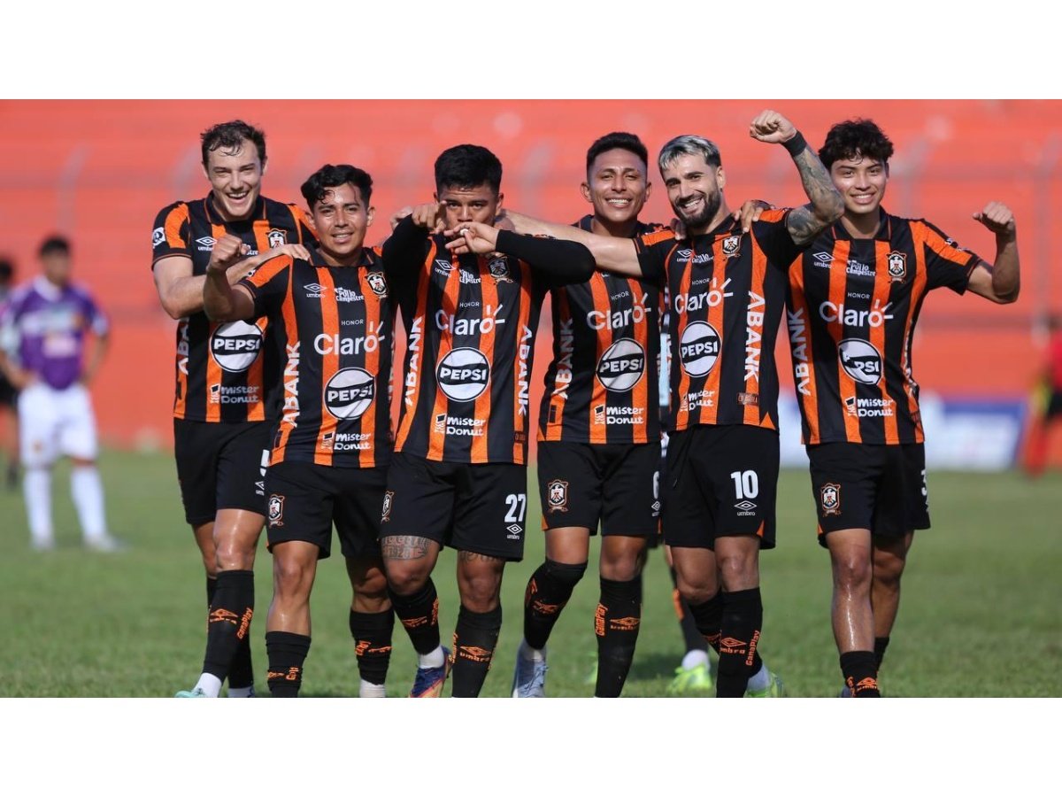 Águila domina y golea 4-1 a Platense en el estadio Barraza en la fecha inaugural