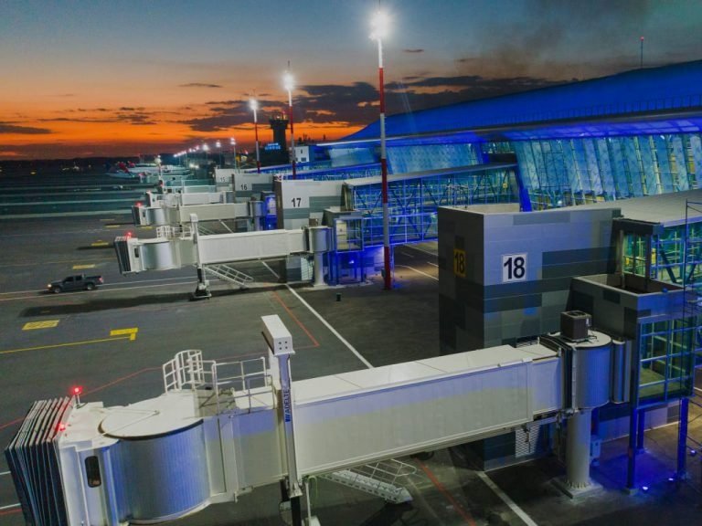 Asamblea Legislativa aprueba préstamo de $195 millones para modernización del Aeropuerto Óscar Arnulfo Romero