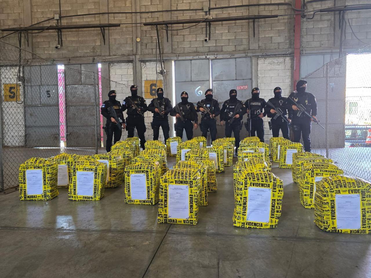 Puerto Quetzal: La coordinación que permitió incautar 4.9 toneladas de cocaína en harina de coquillo