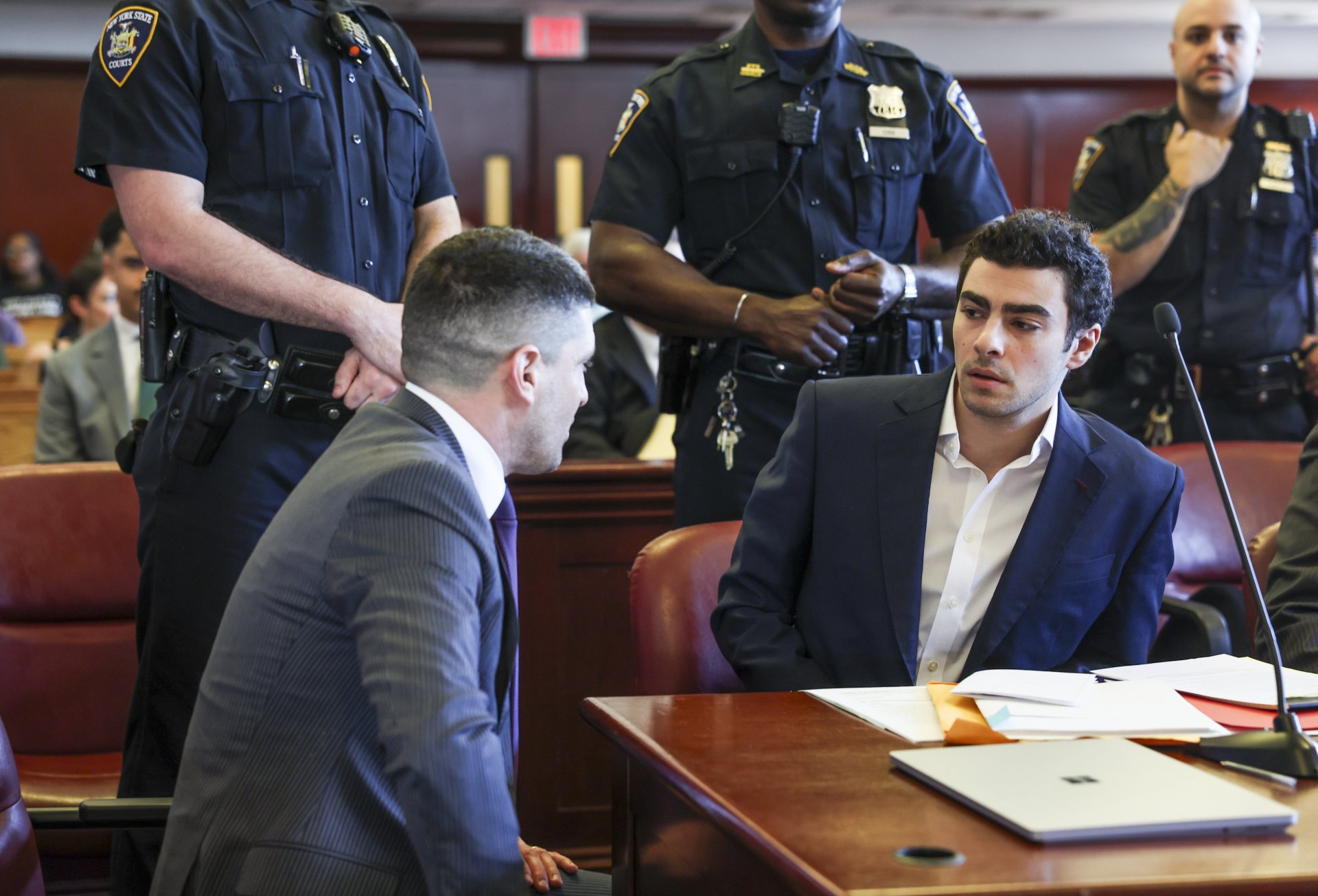 Detención de Mark Anderson tras intento de liberar a Luigi Mangione haciéndose pasar por agente del FBI