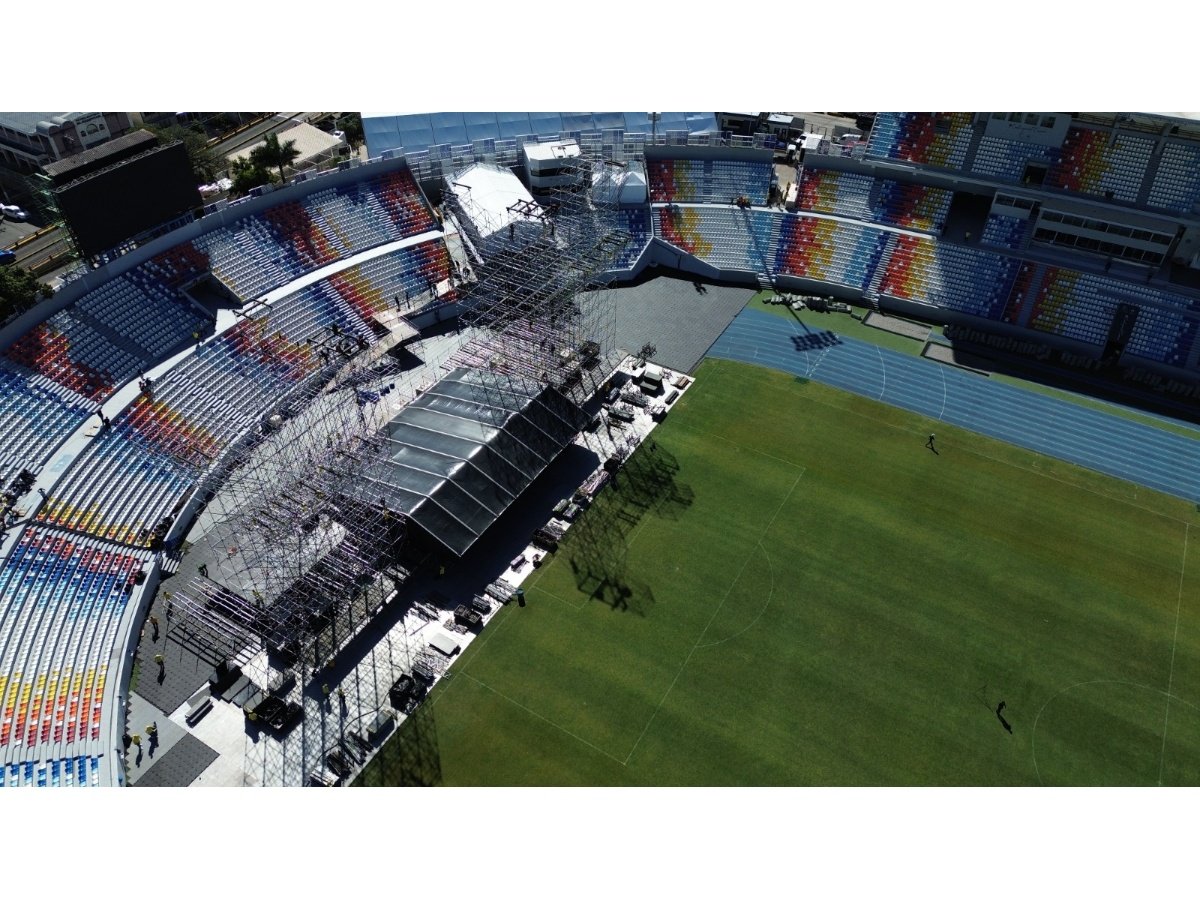 Imponente montaje del escenario para el esperado concierto de Shakira en El Salvador