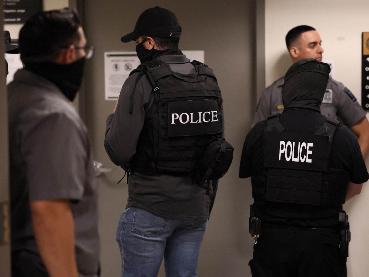 EE. UU. prepara más de 20 bodegas para ampliar centros de detención migratoria en varios estados