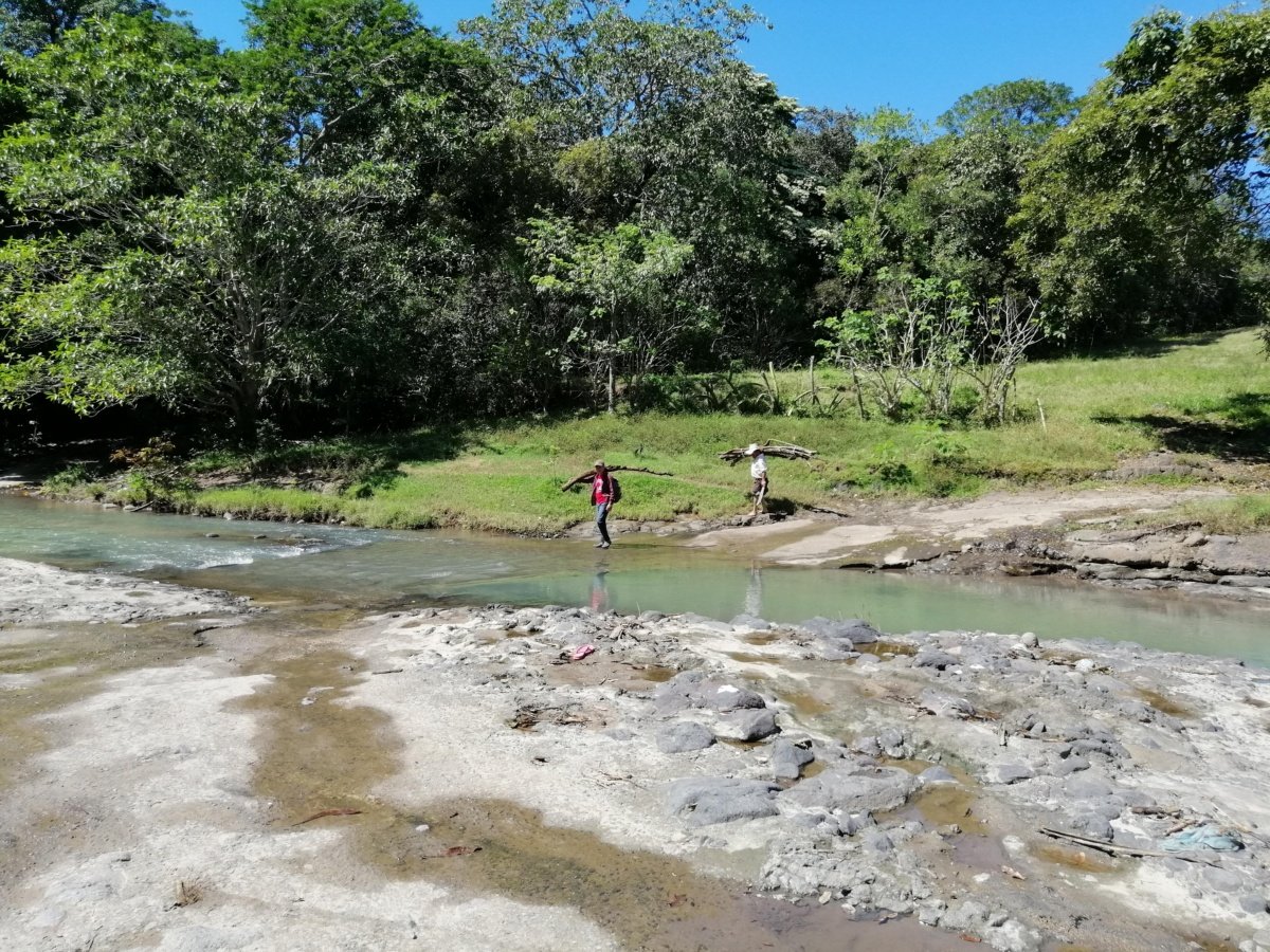 Comunidad de Santiago Nonualco impulsa construcción de pasarela sobre río Tapetayo en La Paz