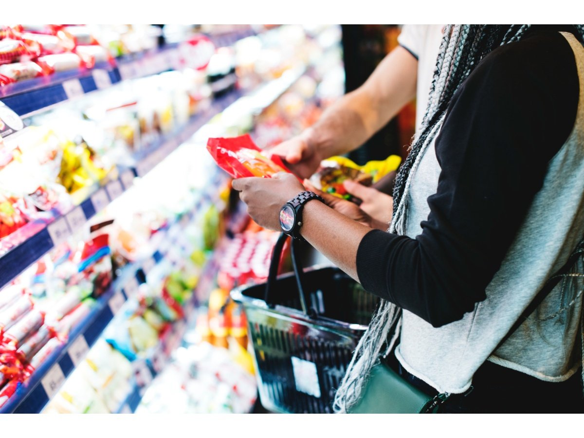 Herramienta digital facilita comparar precios de supermercado y electrodomésticos en El Salvador