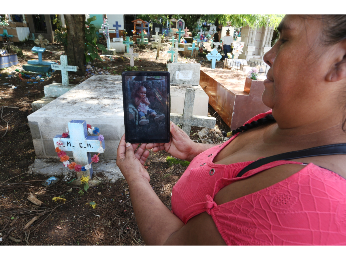 Muertes de bebés bajo custodia estatal en El Salvador carecen de investigaciones judiciales efectivas