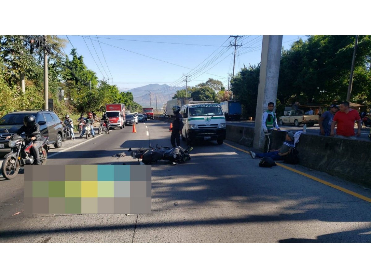 Pasajera de motocicleta pierde la vida tras ser atropellada por rastra en bulevar Constitución, San Salvador