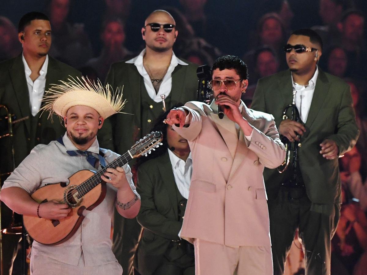 Bad Bunny se prepara para dejar huella en los Grammys y el Super Bowl 2026