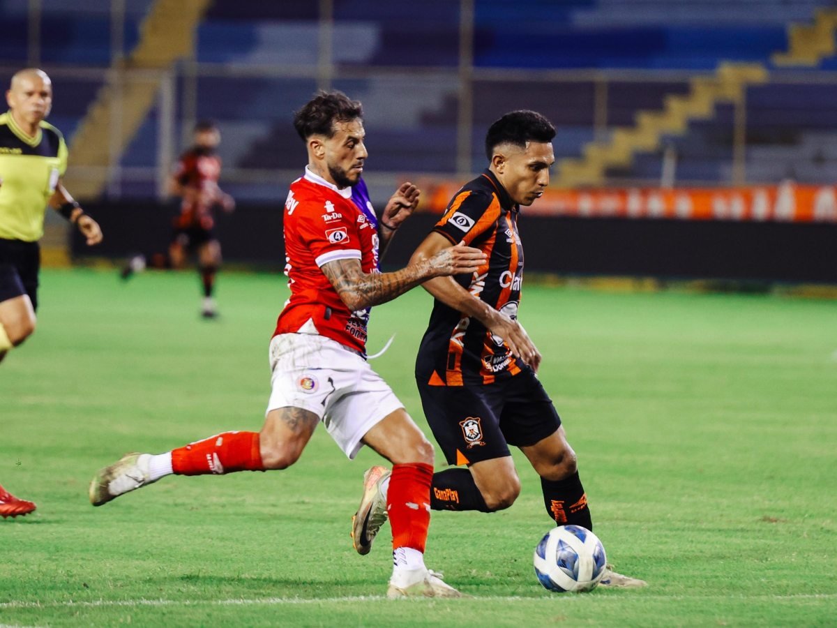 FAS y Águila protagonizan el Clásico Nacional en una noche decisiva del Clausura 2026