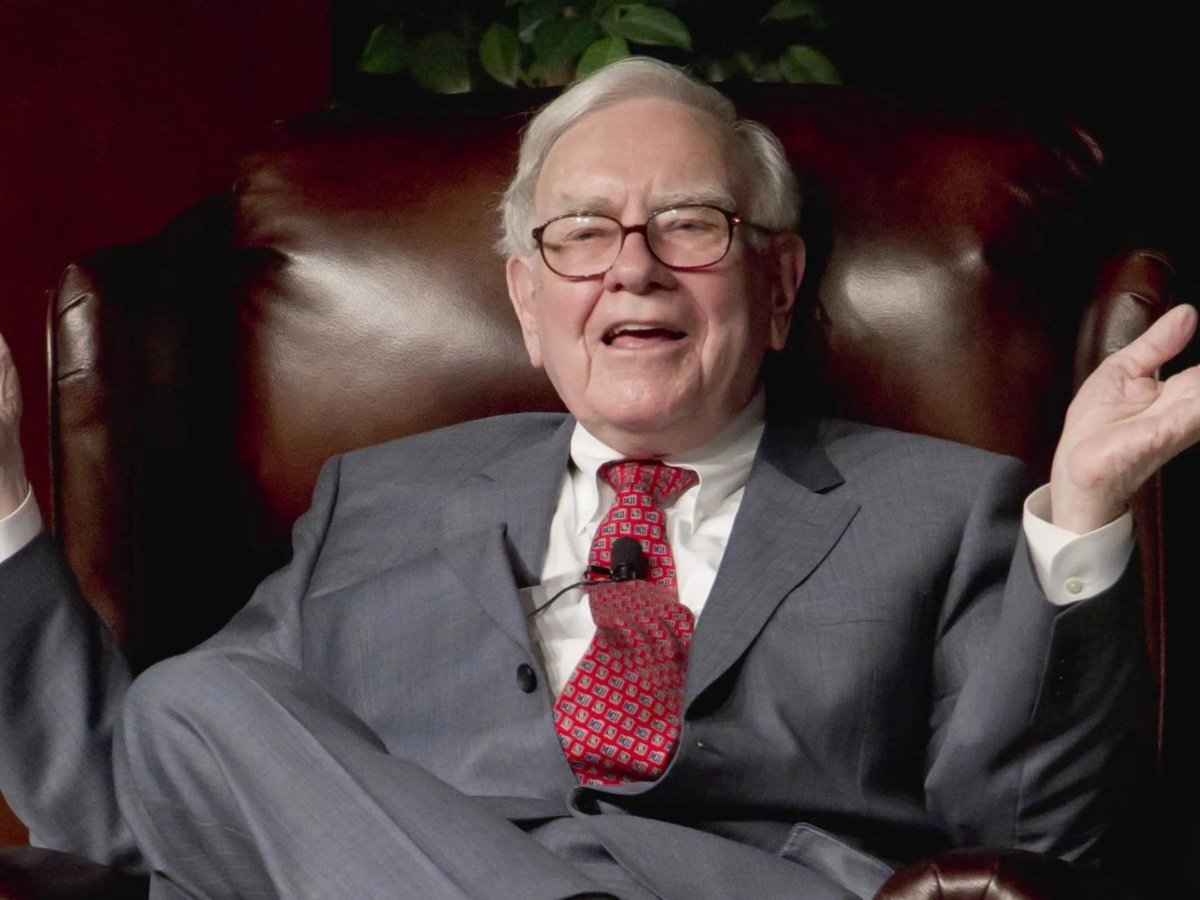 Warren Buffett se retira como CEO a los 95 años y anuncia que seguirá activo en los negocios