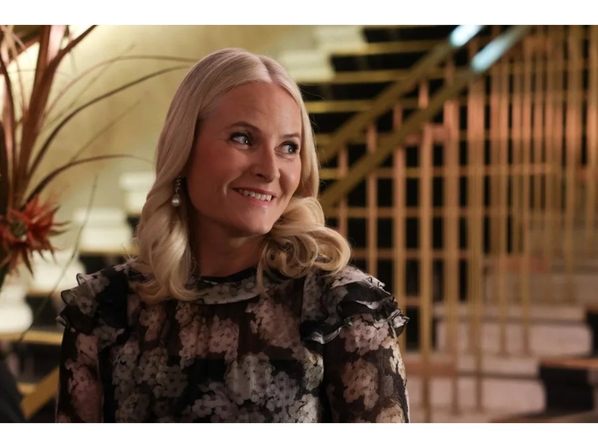 Princesa heredera de Noruega se disculpa tras revelarse vínculos con Jeffrey Epstein