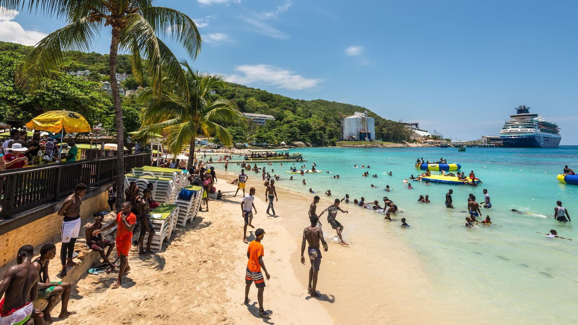 La privatización creciente de las playas en Jamaica limita el acceso de sus habitantes