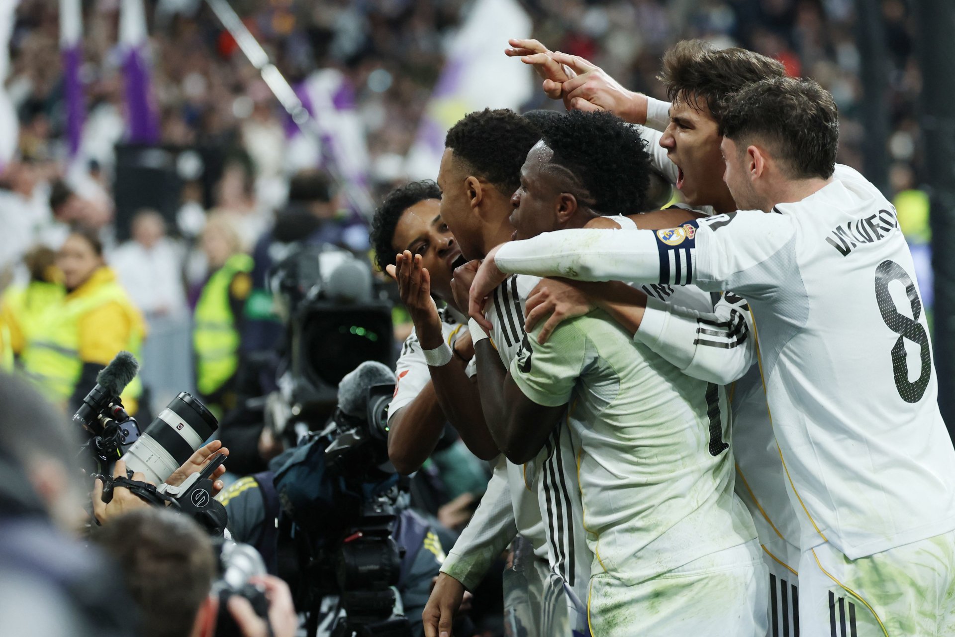 Real Madrid supera a Rayo Vallecano con penal de Mbappé en tiempo de descuento